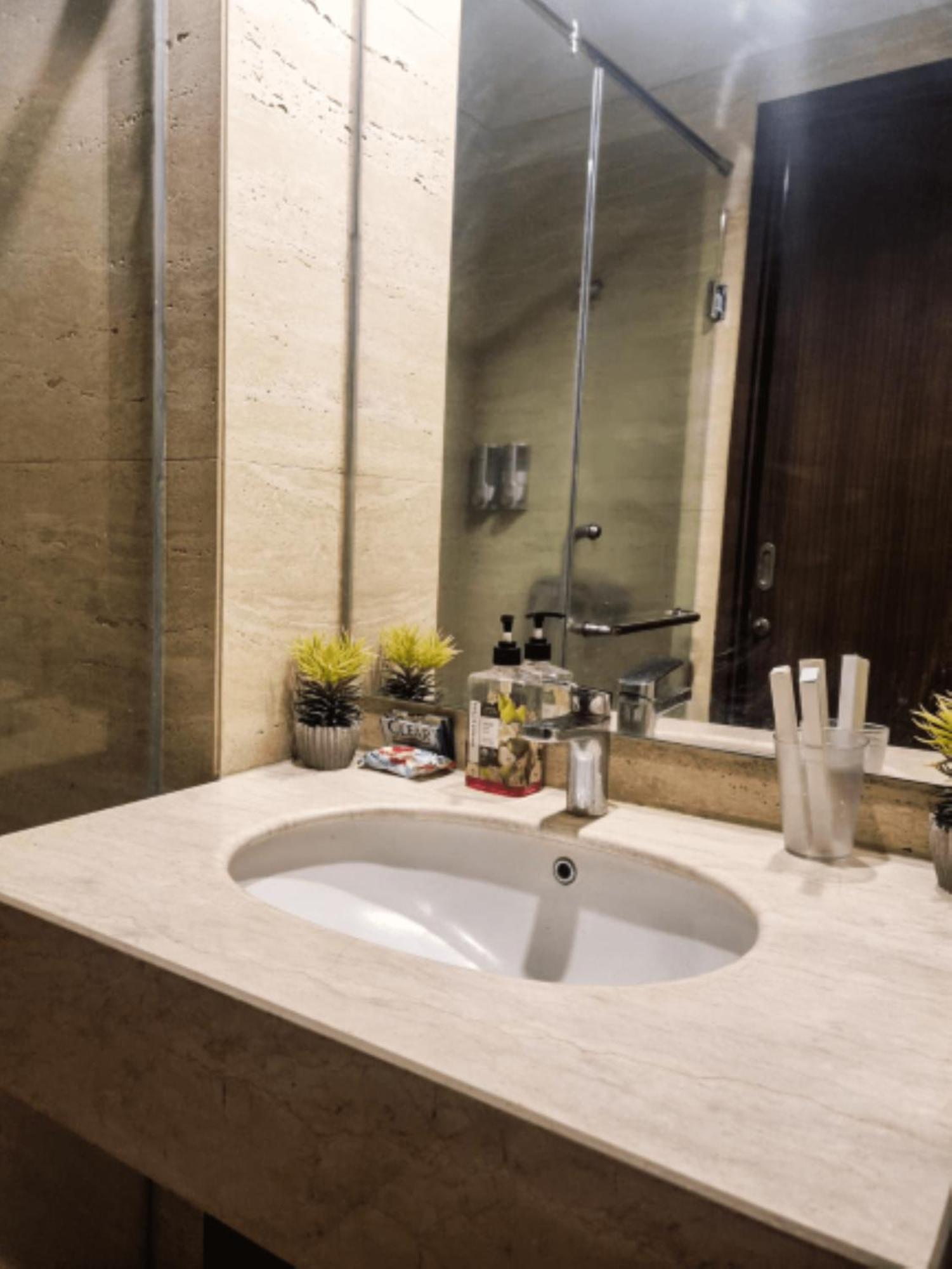 Apartemen Uttara The Icon Джокьякарта Экстерьер фото